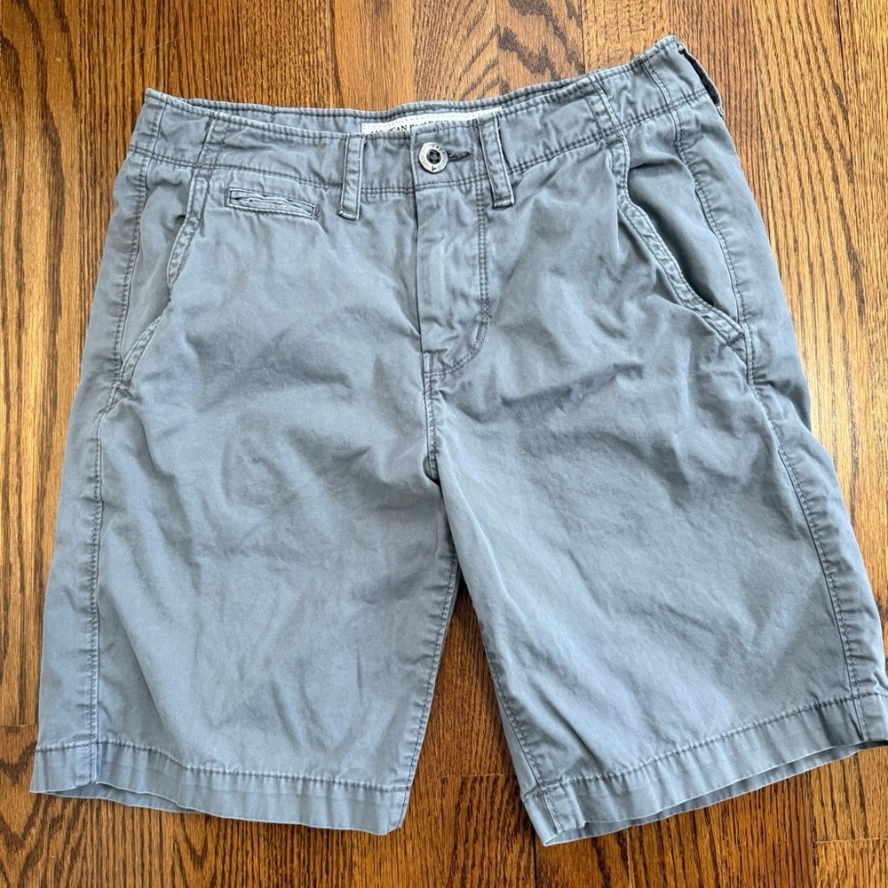 American Eagle Prep Flat Front Gray Shorts Size 28